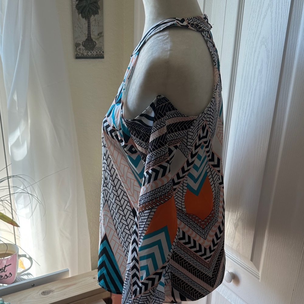 Geometric Cold Shoulder Top - Picture 4 of 9